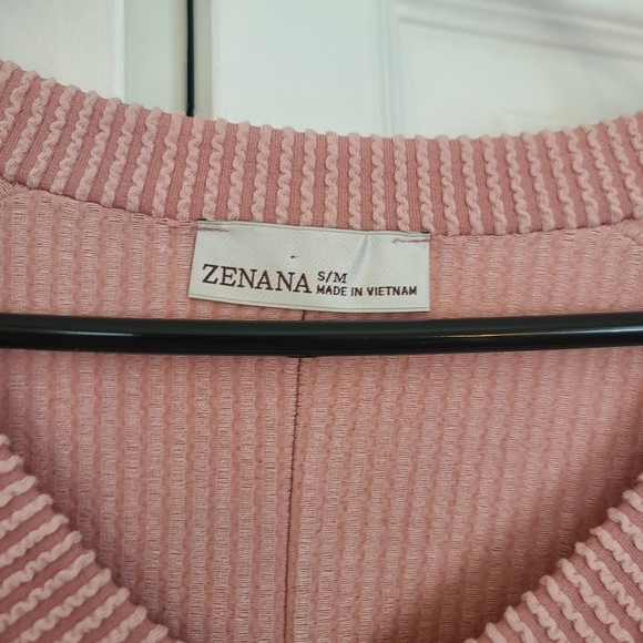 Pink V-Neck Ribbed Knit Top - Picture 2 of 4